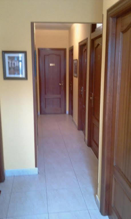 Pension La Casina Oviedo Bagian luar foto
